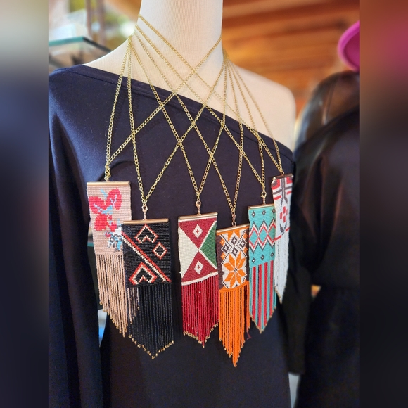 Red Orchid Beaded Tapestry Necklace with Goldtone Chain - Picture 10 of 13